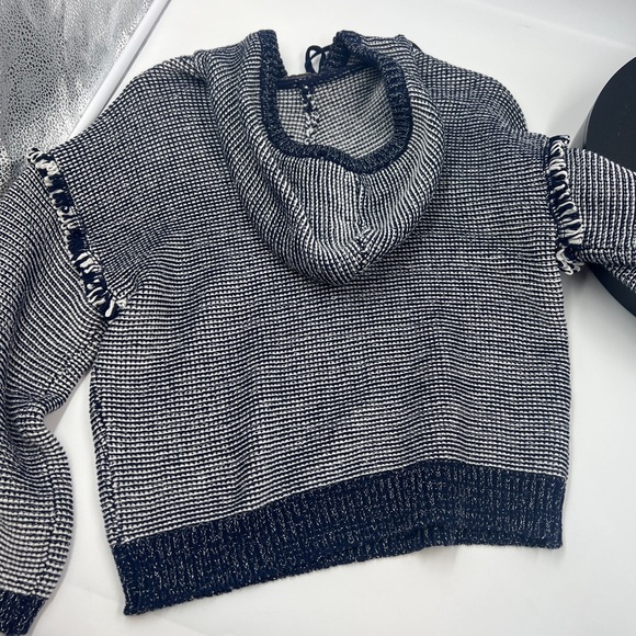 Eva Mendes two-piece sweater set - Picture 6 of 6